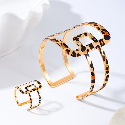 Livia™ | Bracciale e anello artigianali con stampa animalier audace